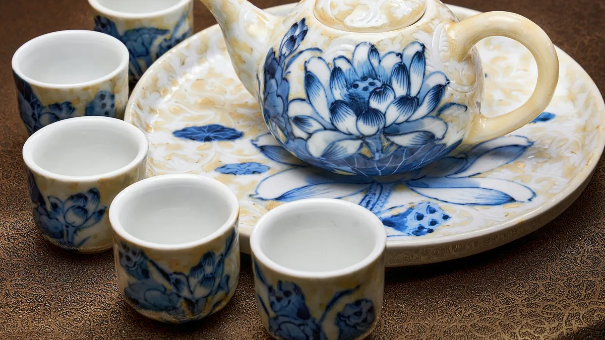 A Vietnamese blue and white tea set
